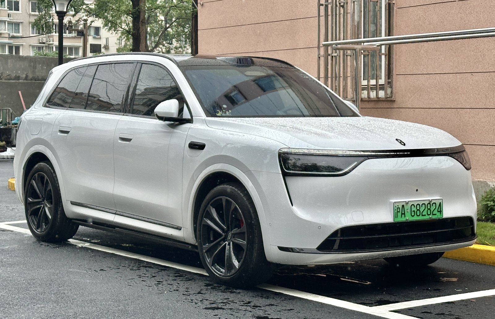 Aito M8 — SUV (BEV)