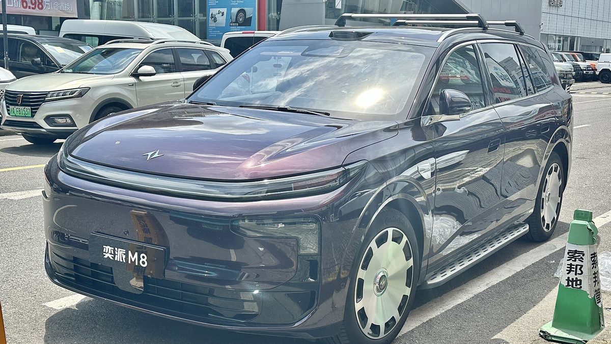 Dongfeng eπ M8 — SUV (EREV)