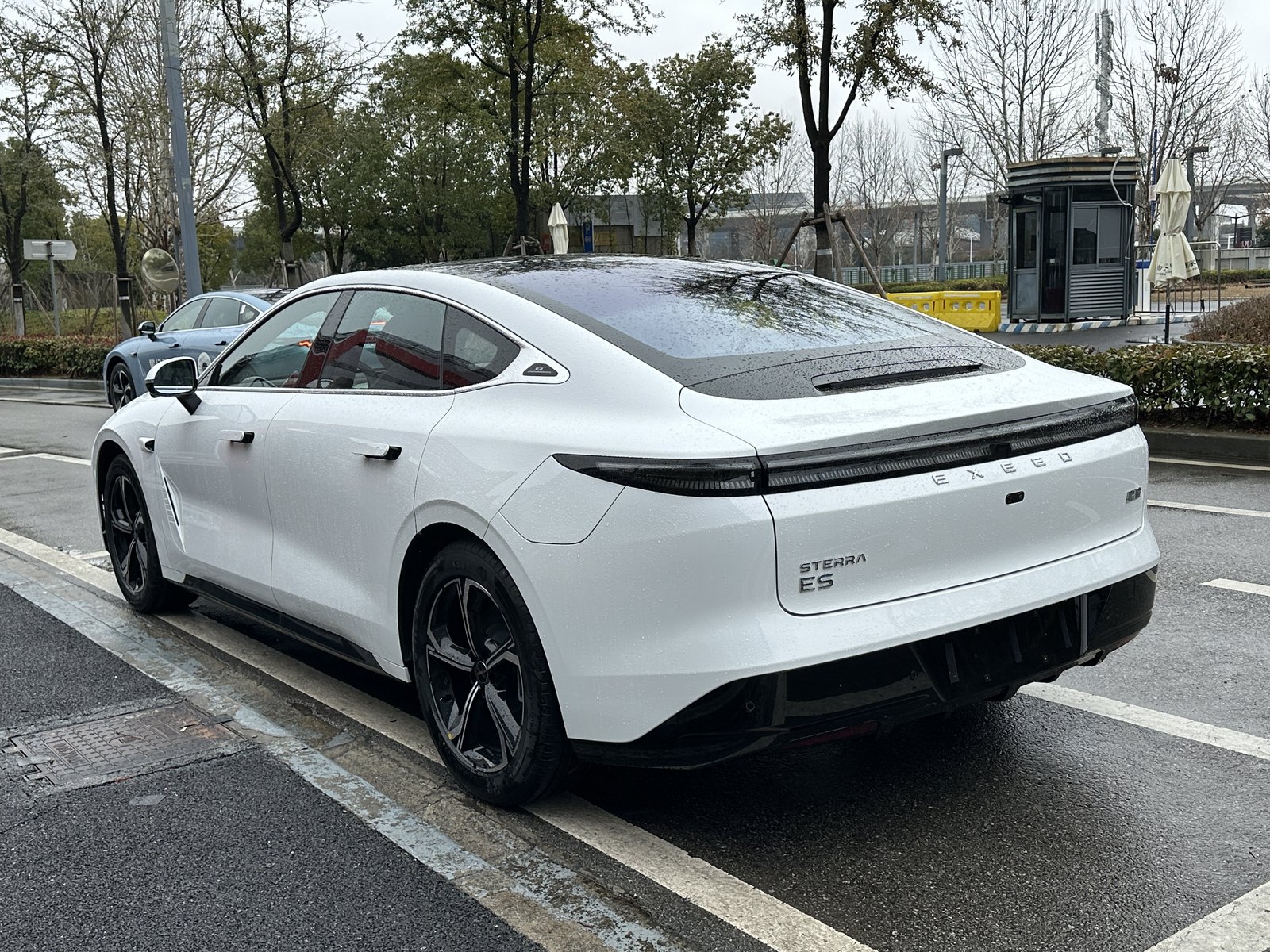 Exeed Exlantix ES EREV — Sedan (EREV)