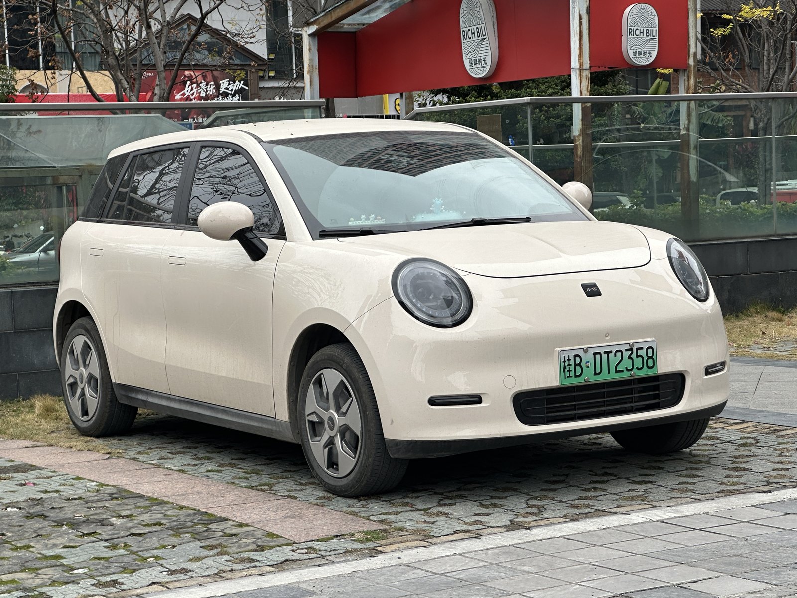 JAC Yiwei 3 — Sedan (BEV)
