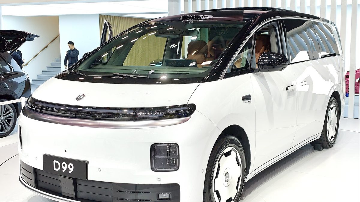 Leapmotor D99 — MPV (EREV)