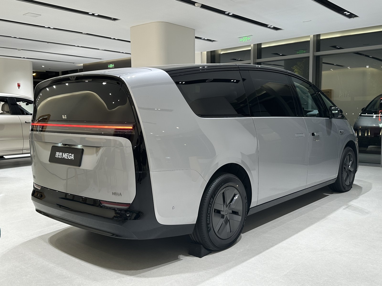 Li Auto Mega — SUV (BEV)