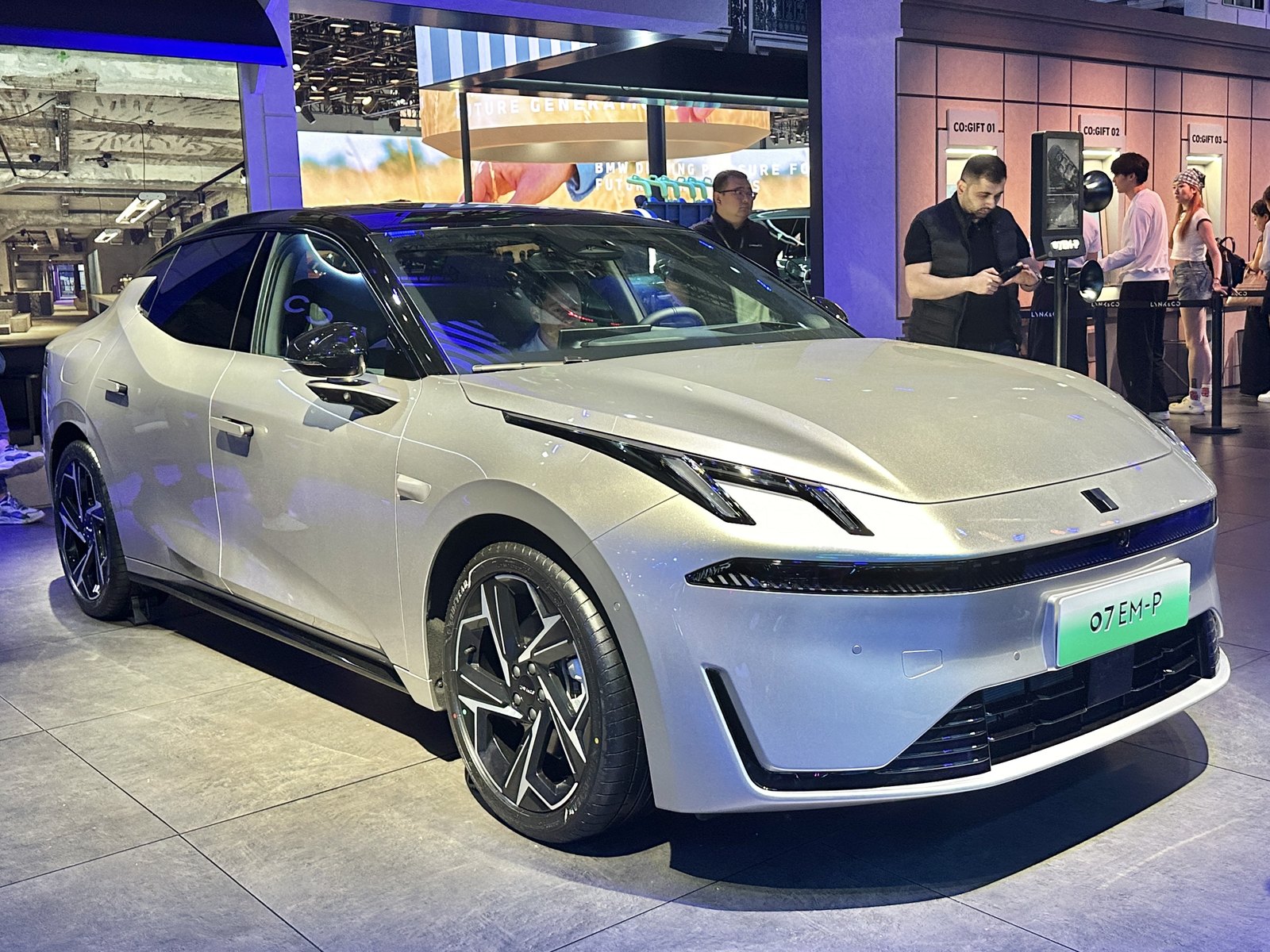 Lynk Co 07 — Lynk & Co SUV (PHEV)