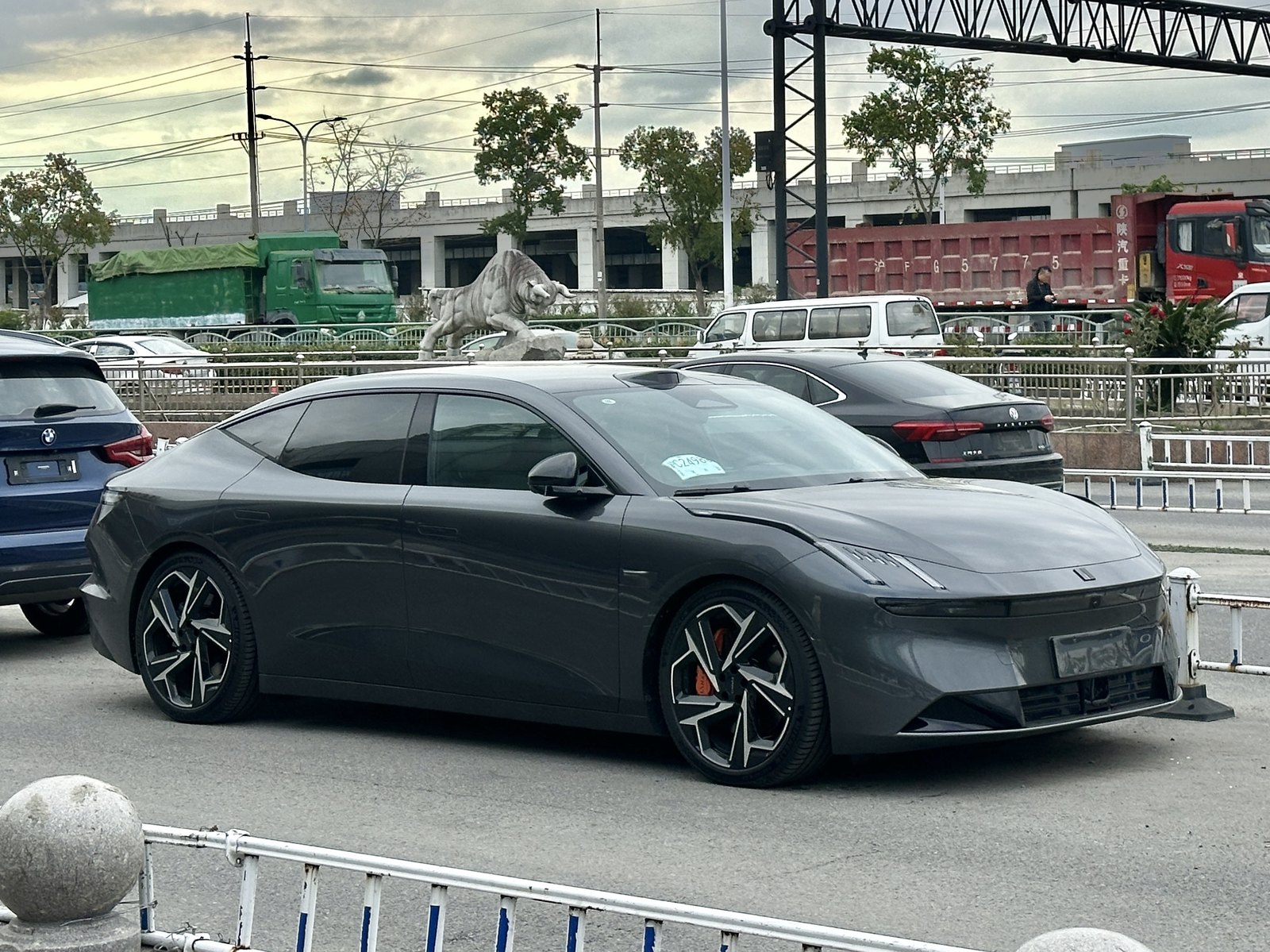 Lynk Co Z10 — Lynk & Co SUV (BEV)