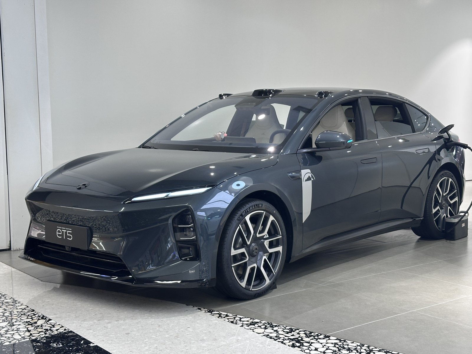 NIO ET5 — SUV (BEV)