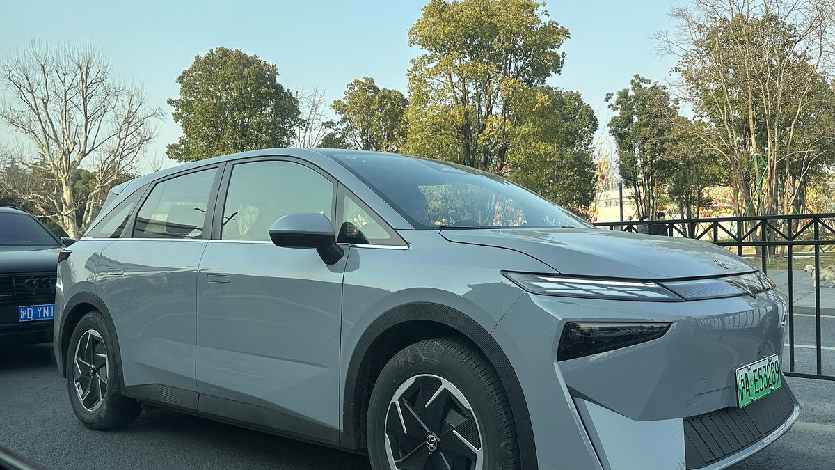 Venucia VX6 — SUV (BEV)