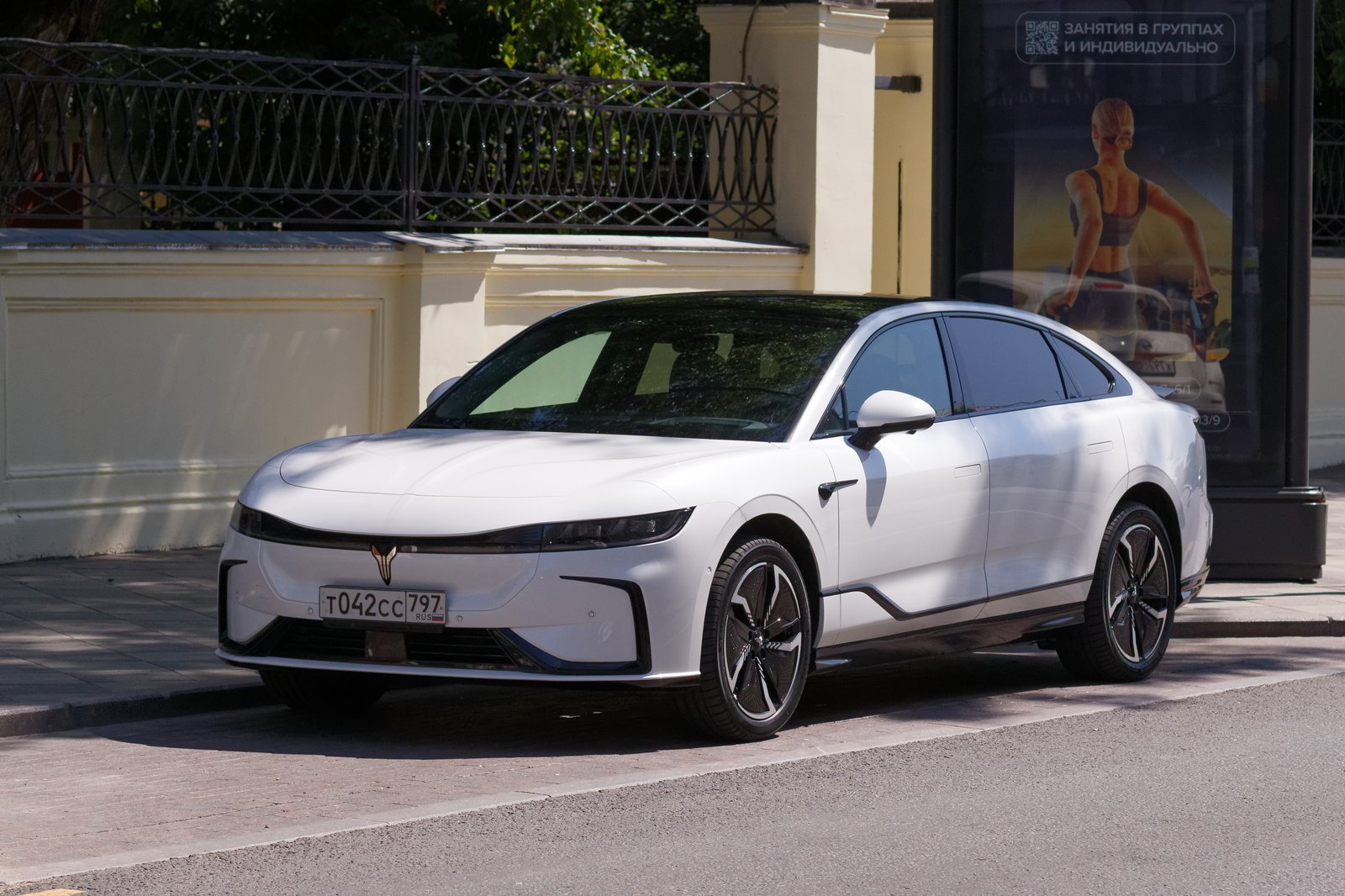 Voyah Passion PHEV — Sedan (PHEV)
